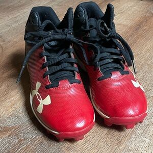 Under Armour Red‎ & Black Cleats – Youth Size 1